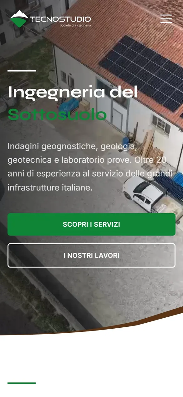 Il lavoro per Tecnostudio aperto sul telefono